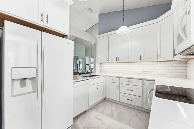 5791 Parkwalk Circle W, Boynton Beach, FL 33472