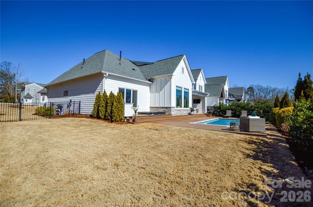 13204 Terrace Court Drive, Charlotte, NC 28278