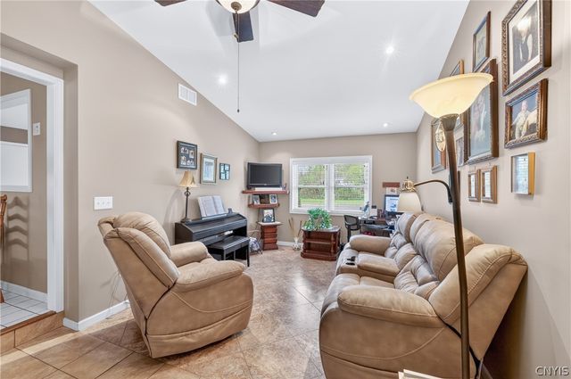 450 Dorsey Lane, Utica, NY 13502