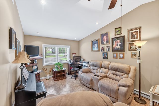 450 Dorsey Lane, Utica, NY 13502