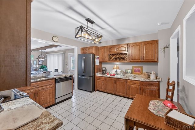 450 Dorsey Lane, Utica, NY 13502
