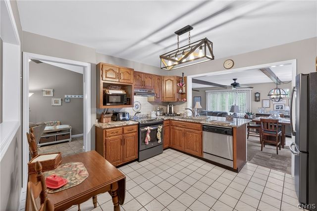 450 Dorsey Lane, Utica, NY 13502