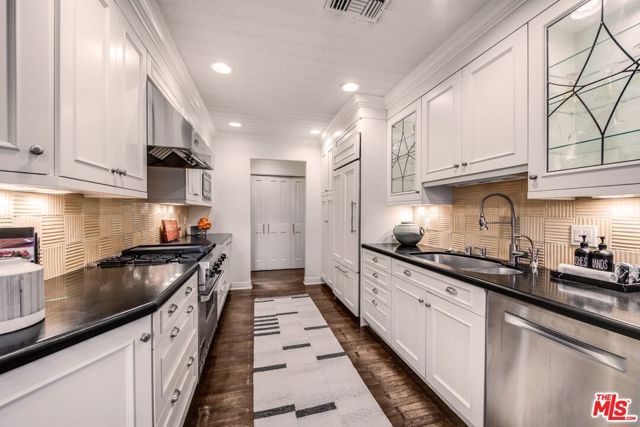 14633 Valley Vista Boulevard, Los Angeles, CA 91403