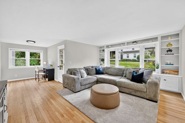 37 High St, East Longmeadow, MA 01028
