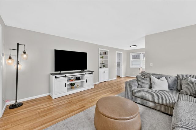 37 High St, East Longmeadow, MA 01028