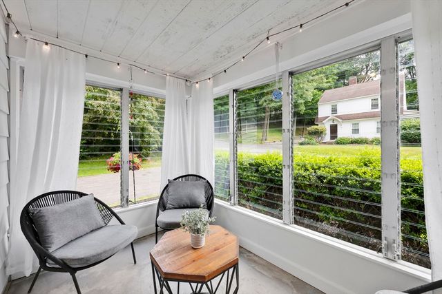 37 High St, East Longmeadow, MA 01028