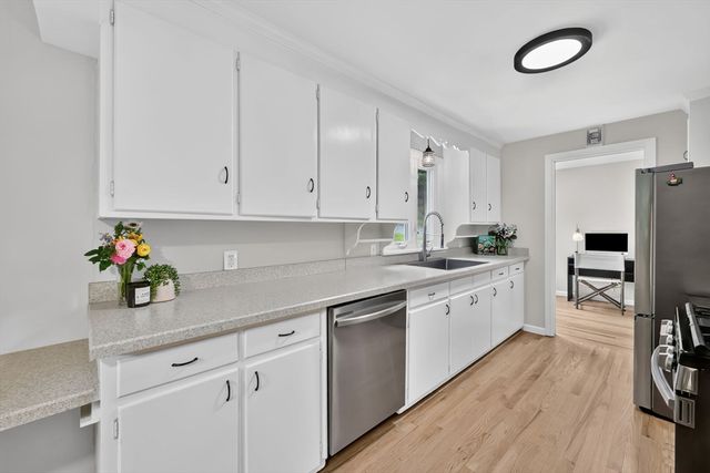 37 High St, East Longmeadow, MA 01028