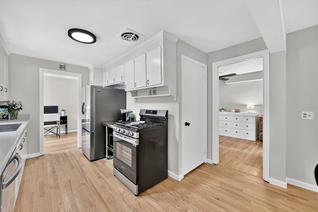 37 High St, East Longmeadow, MA 01028