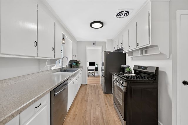 37 High St, East Longmeadow, MA 01028