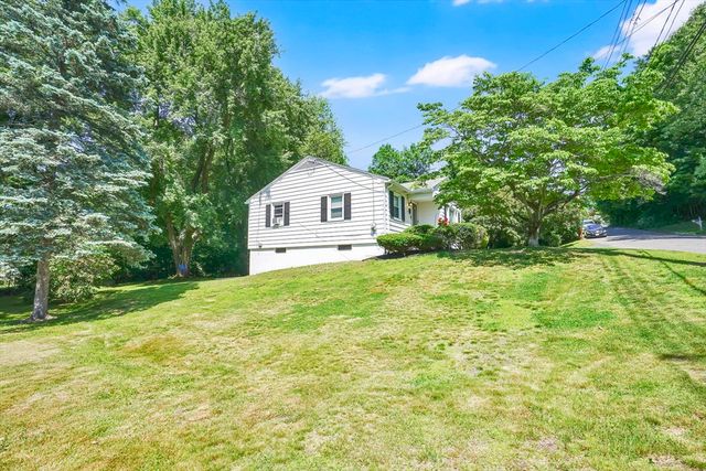 37 High St, East Longmeadow, MA 01028