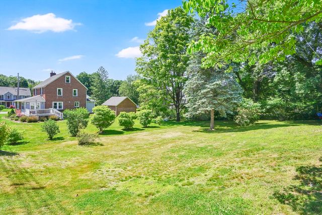 37 High St, East Longmeadow, MA 01028