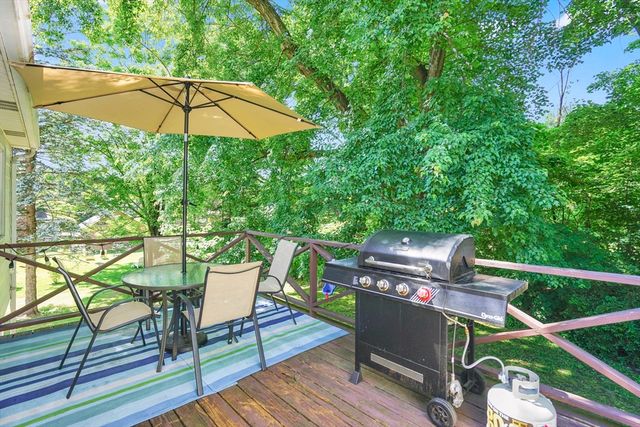 37 High St, East Longmeadow, MA 01028