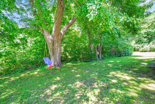 37 High St, East Longmeadow, MA 01028