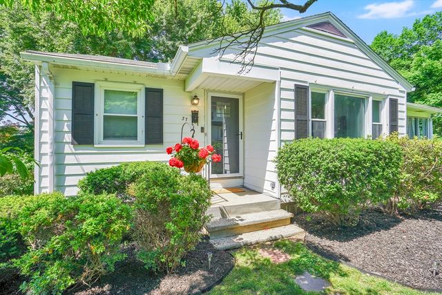 37 High St, East Longmeadow, MA 01028
