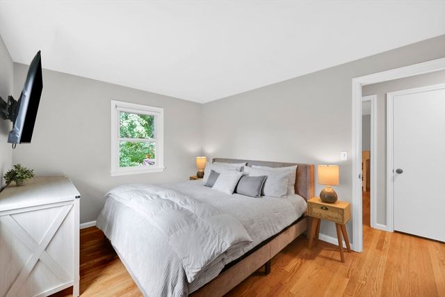 37 High St, East Longmeadow, MA 01028