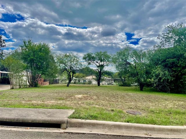 Lot 133 Broadmoor ST, Meadowlakes, TX 78654
