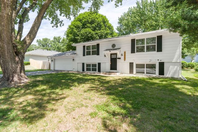 4215 Marquette Street, Davenport, IA 52806