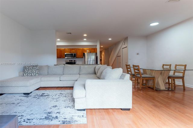 59 SE 3rd Ave 59, Hallandale Beach, FL 33009