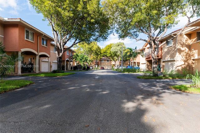 59 SE 3rd Ave 59, Hallandale Beach, FL 33009