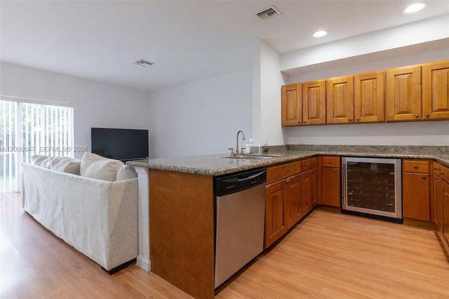 59 SE 3rd Ave 59, Hallandale Beach, FL 33009