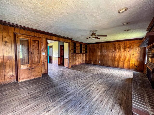 320 New Farm Rd., Hemingway, SC 29554
