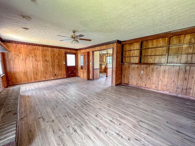 320 New Farm Rd., Hemingway, SC 29554