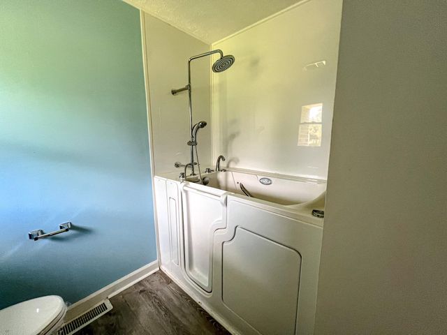 320 New Farm Rd., Hemingway, SC 29554