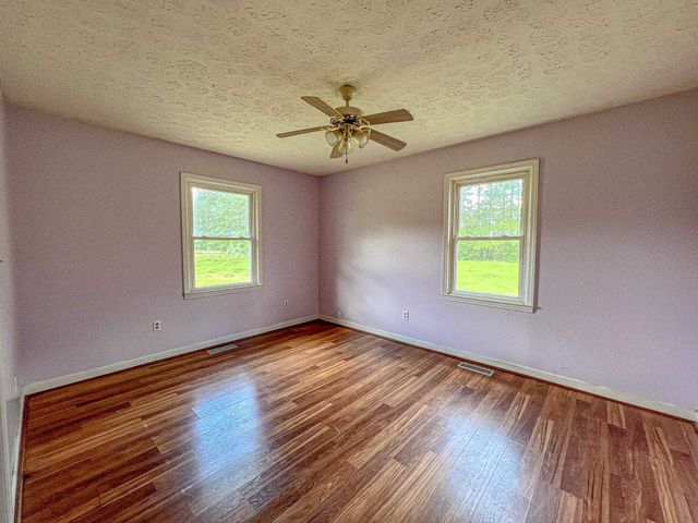 320 New Farm Rd., Hemingway, SC 29554