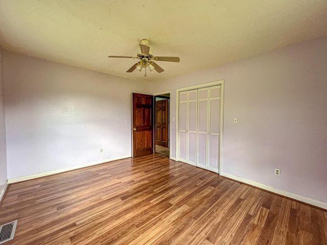 320 New Farm Rd., Hemingway, SC 29554