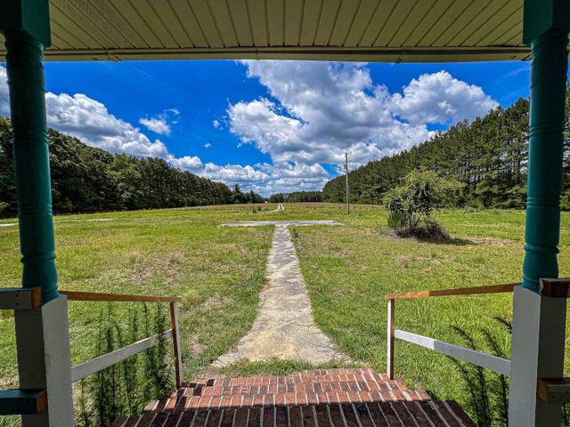 320 New Farm Rd., Hemingway, SC 29554