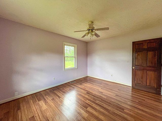 320 New Farm Rd., Hemingway, SC 29554