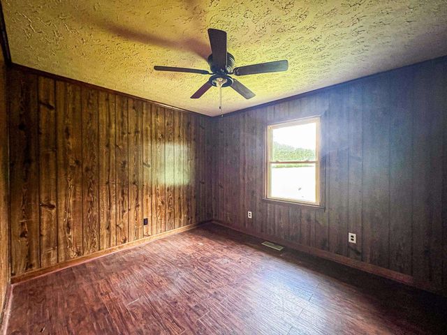 320 New Farm Rd., Hemingway, SC 29554