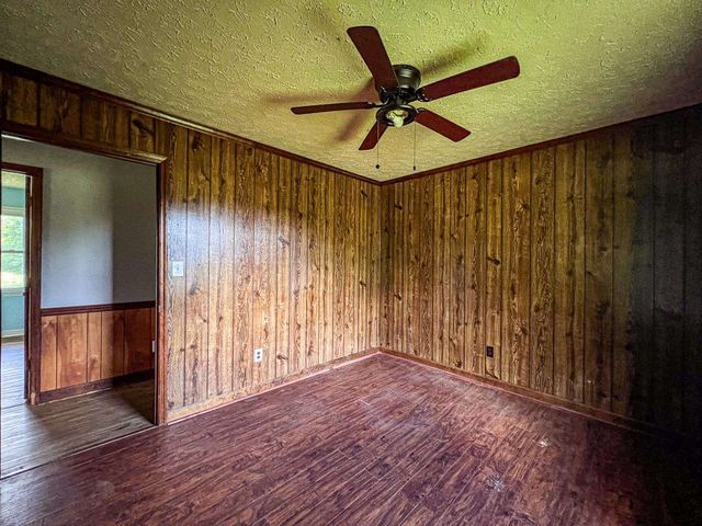 320 New Farm Rd., Hemingway, SC 29554