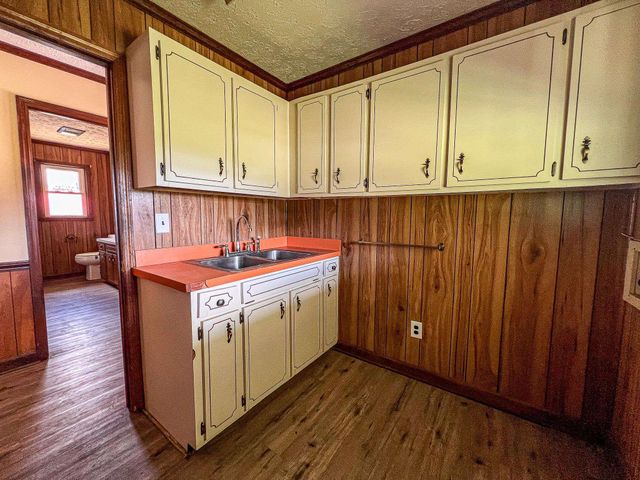 320 New Farm Rd., Hemingway, SC 29554