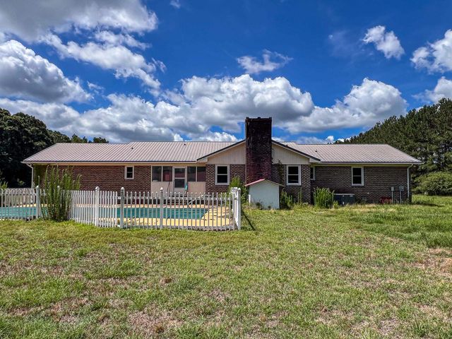 320 New Farm Rd., Hemingway, SC 29554