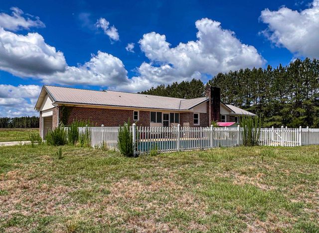 320 New Farm Rd., Hemingway, SC 29554