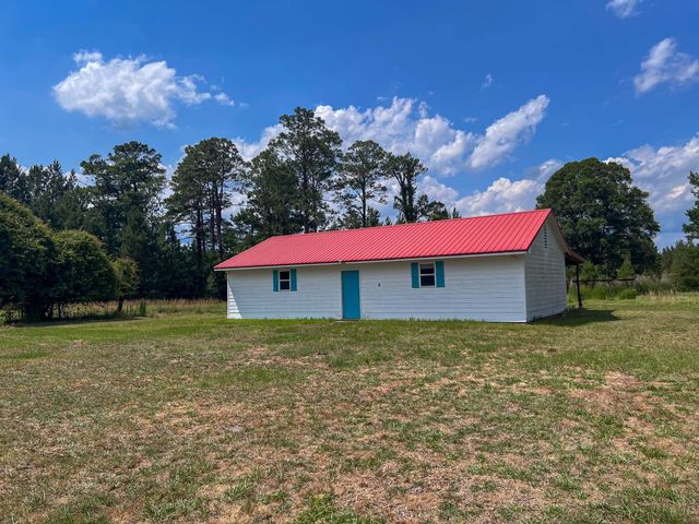 320 New Farm Rd., Hemingway, SC 29554