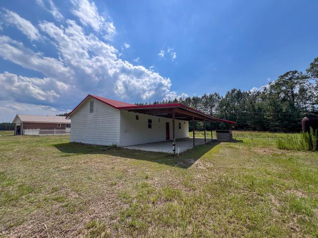 320 New Farm Rd., Hemingway, SC 29554