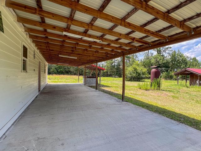 320 New Farm Rd., Hemingway, SC 29554