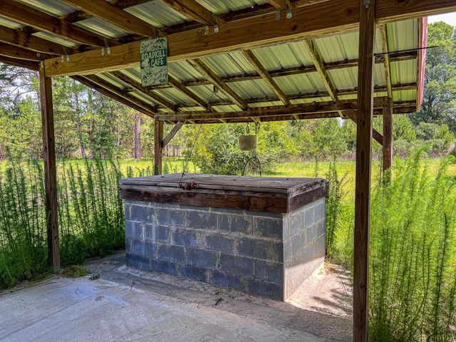 320 New Farm Rd., Hemingway, SC 29554