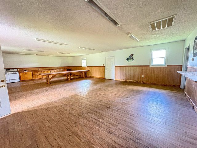320 New Farm Rd., Hemingway, SC 29554