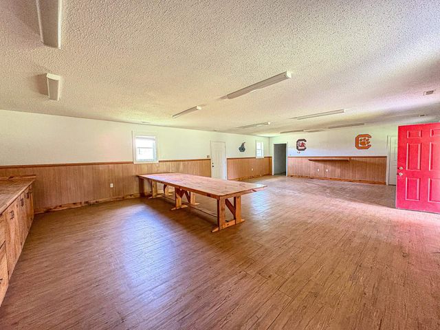 320 New Farm Rd., Hemingway, SC 29554
