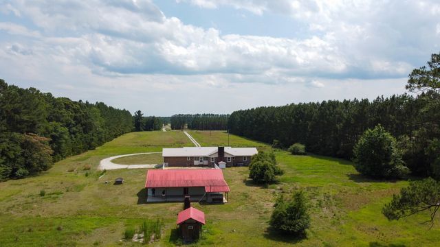 320 New Farm Rd., Hemingway, SC 29554