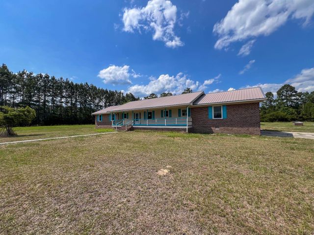320 New Farm Rd., Hemingway, SC 29554