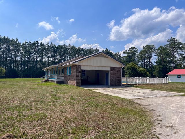 320 New Farm Rd., Hemingway, SC 29554