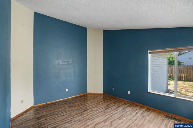 221 W Lincoln St, Carlton, OR 97111