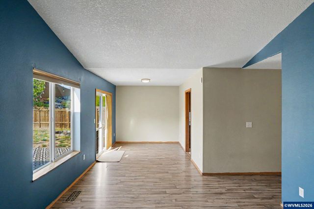221 W Lincoln St, Carlton, OR 97111