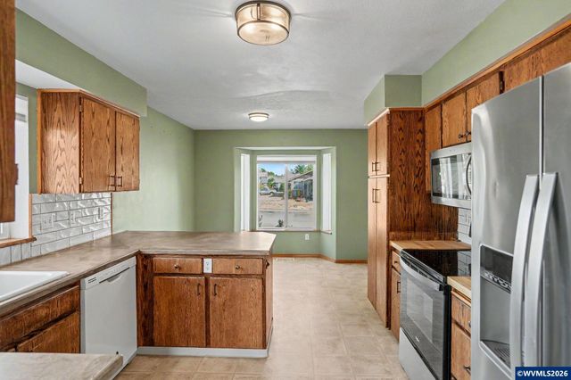 221 W Lincoln St, Carlton, OR 97111