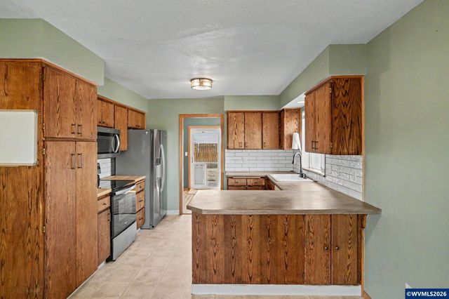 221 W Lincoln St, Carlton, OR 97111