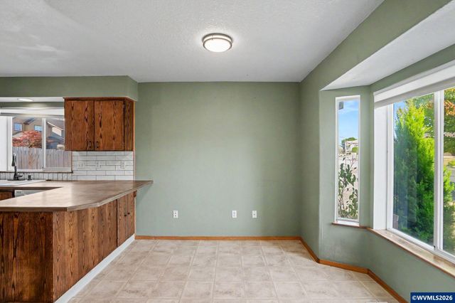 221 W Lincoln St, Carlton, OR 97111